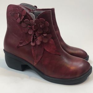 NWOB Socofy red leather flower ankle boots size 9